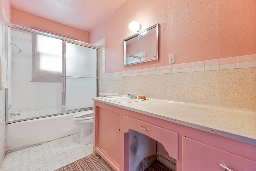 More Photos Of Helton Ranch, Briscoe Land For Sale