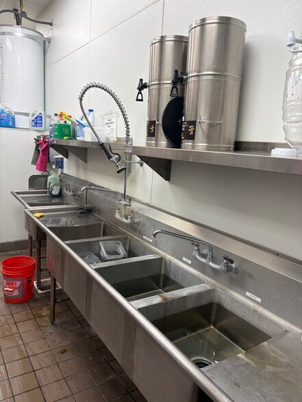 More Photos Of 510 S Myrtle Ave, Monrovia General Retail For Sale