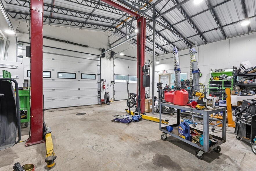 More Photos Of 7511 Leavenworth Rd, Kansas City Auto Repair For Sale