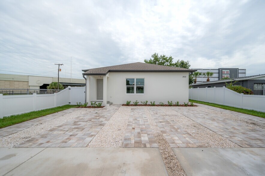 More Photos Of 3921 State St, Tampa Specialty For Sale