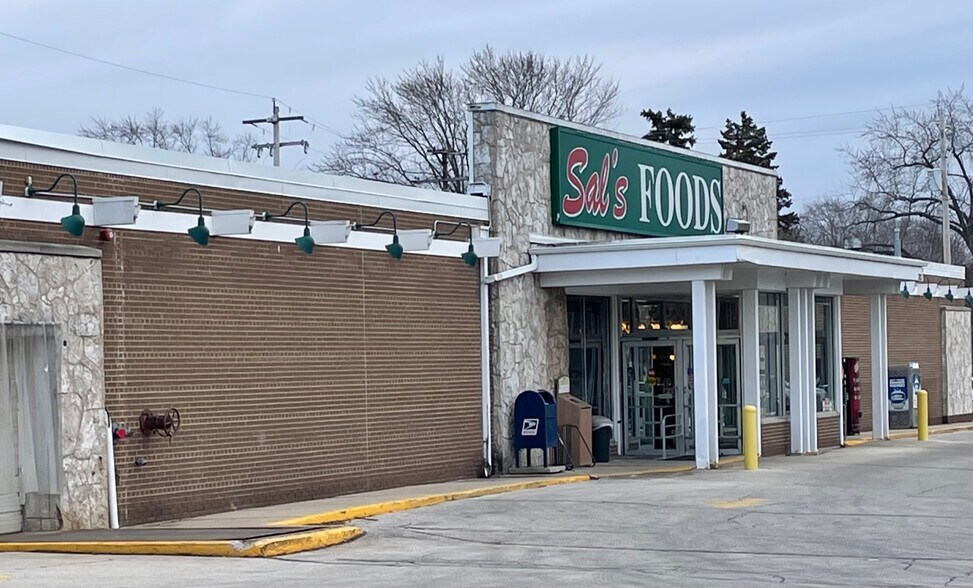 More Photos Of 3823 S Webster Ave, Green Bay General Retail For Sale