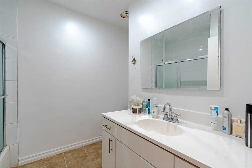 More Photos Of 741 S Hobart Blvd, Los Angeles Apartments For Sale