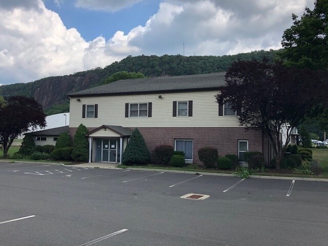 More Photos Of 100 Bradley Rd, Woodbridge Office For Sale