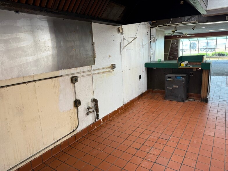 More Photos Of 1801 N Market St, Sparta Restaurant For Sale