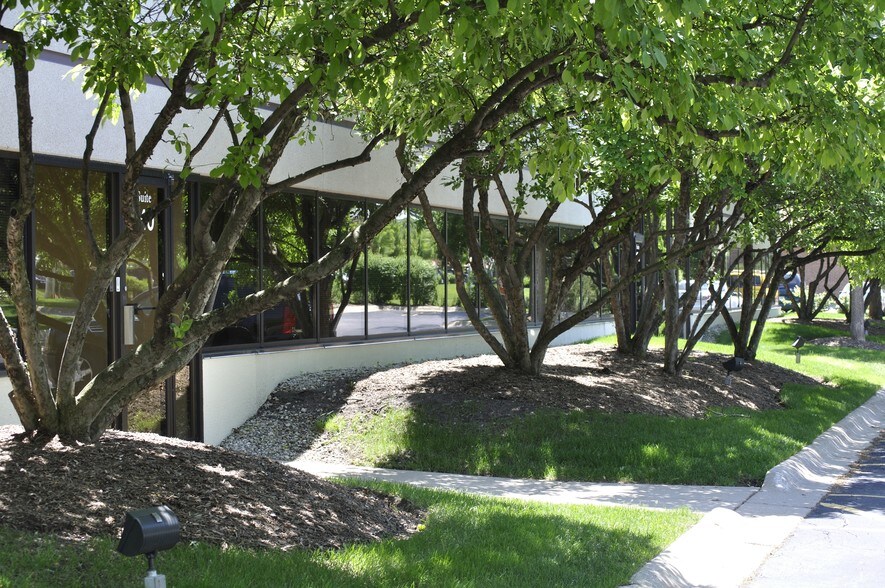 More Photos Of 1251 N Plum Grove Rd, Schaumburg Office For Lease