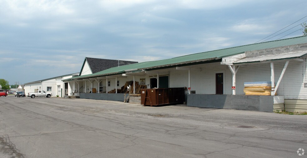 More Photos Of 104 Lenox Ave, Oneida Freestanding For Sale