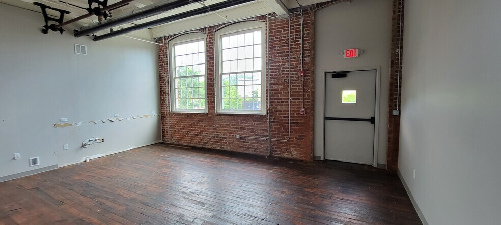More Photos Of 205 Manufacturers Rd, Chattanooga General Retail For Lease
