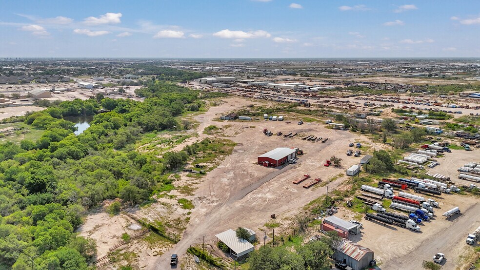 More Photos Of 2451 W Murphy St, Odessa Warehouse For Sale