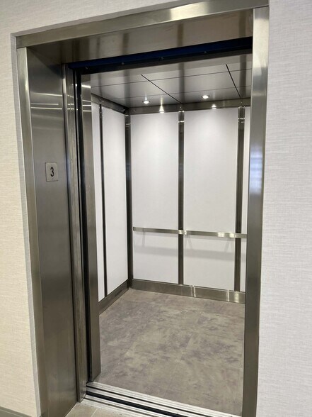 More Photos Of 6262 Sunset Dr, Miami Office For Lease