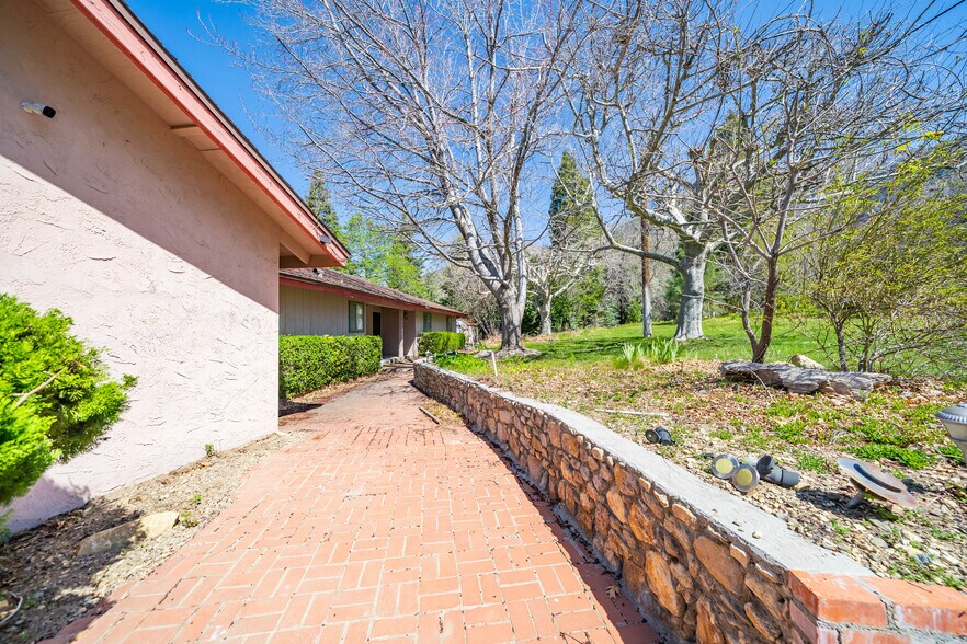 More Photos Of 11550 Raspberry Ln, Oak Glen Specialty For Sale