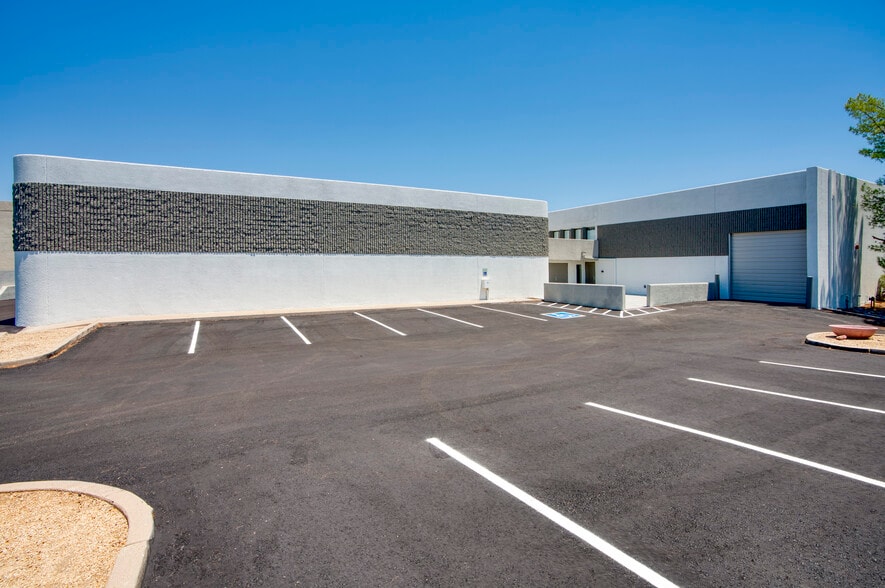 More Photos Of 7740 E Evans Rd, Scottsdale Showroom For Sale