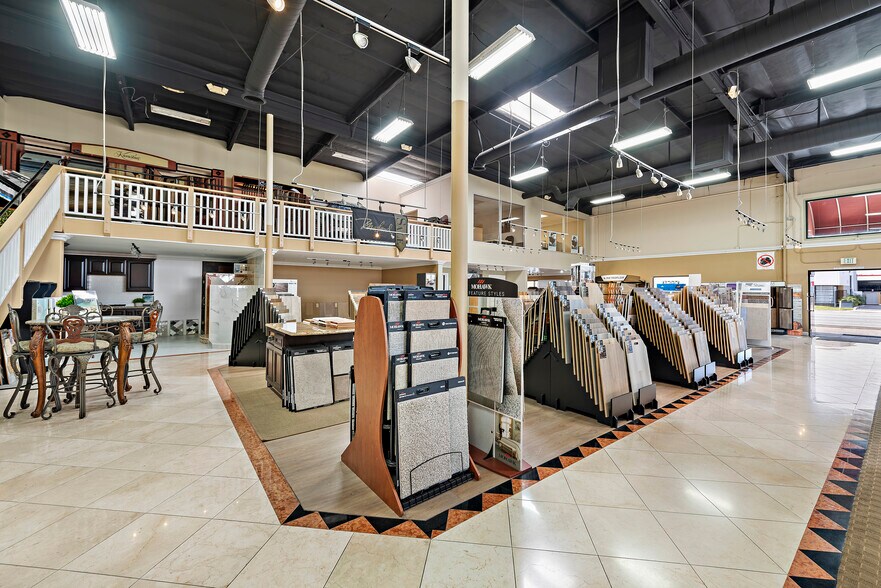More Photos Of 18020-18030 Euclid St, Fountain Valley Showroom For Lease