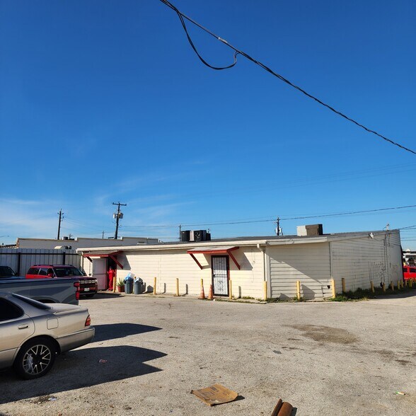 More Photos Of 12774 Market Street Rd, Houston General Retail For Sale