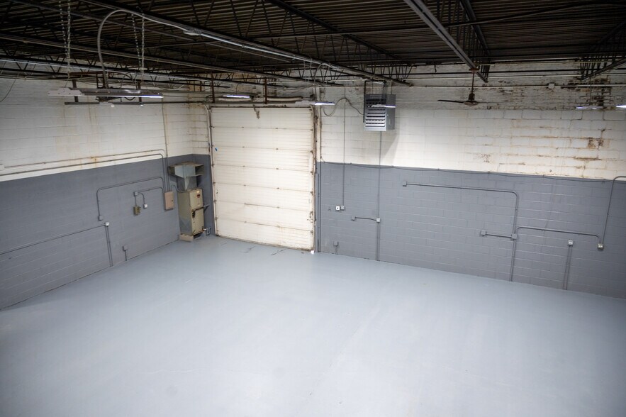 More Photos Of 4135 W 123rd St, Alsip Warehouse For Lease