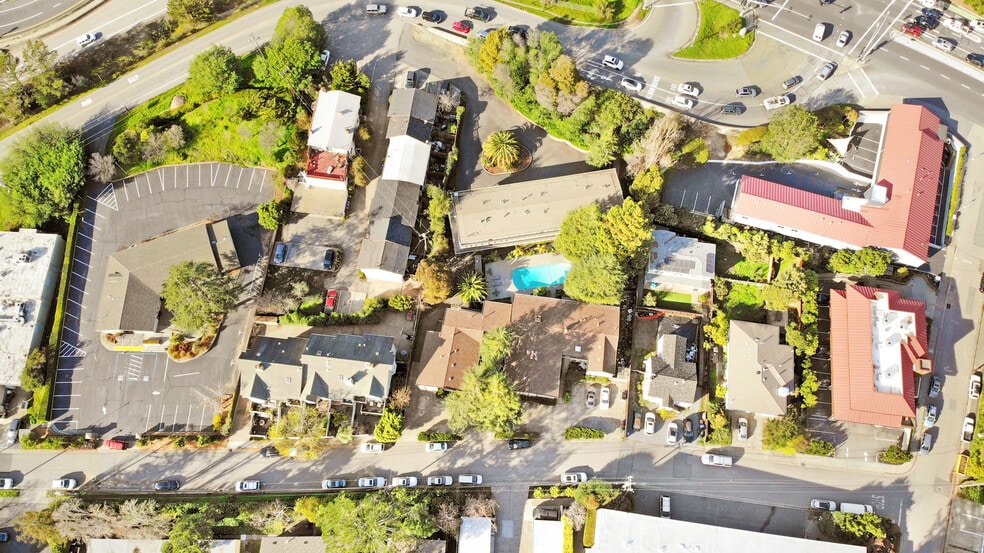More Photos Of 19 Knoll Ln, Mill Valley Apartments For Sale