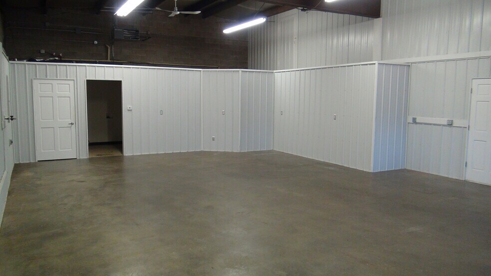 More Photos Of 5807 Prairie St, Weston Light Distribution For Sale