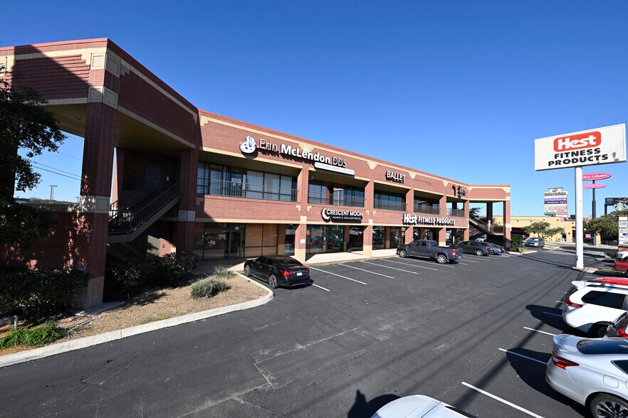 More Photos Of 15909 San Pedro Ave, San Antonio Unknown For Lease