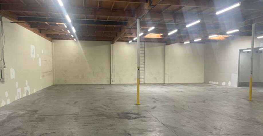 More Photos Of 20 N Aviador St, Camarillo Warehouse For Lease