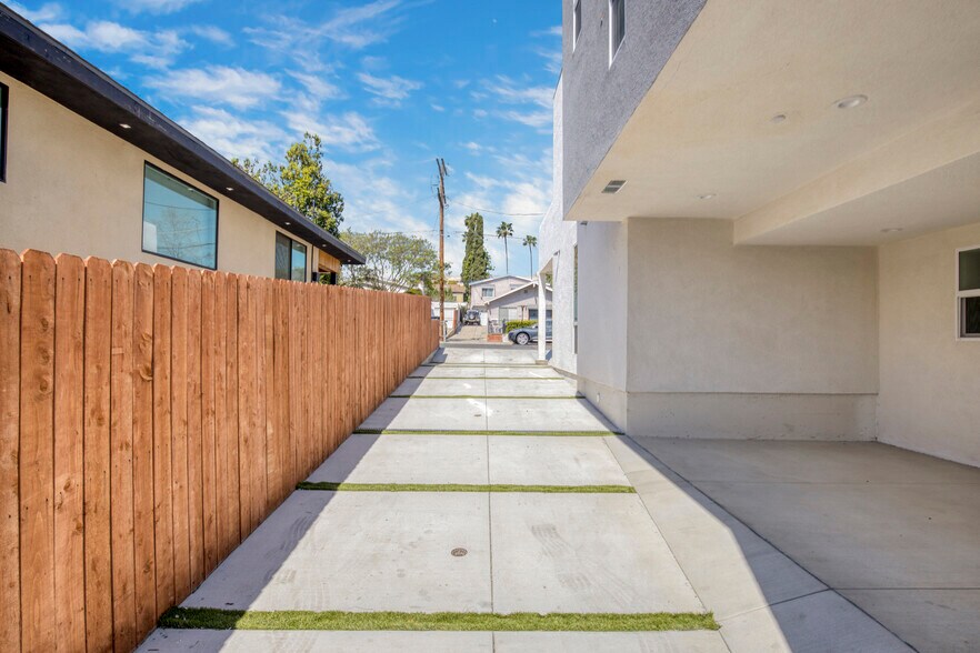 More Photos Of 4126 Clayton Ave, Los Angeles Multifamily For Sale