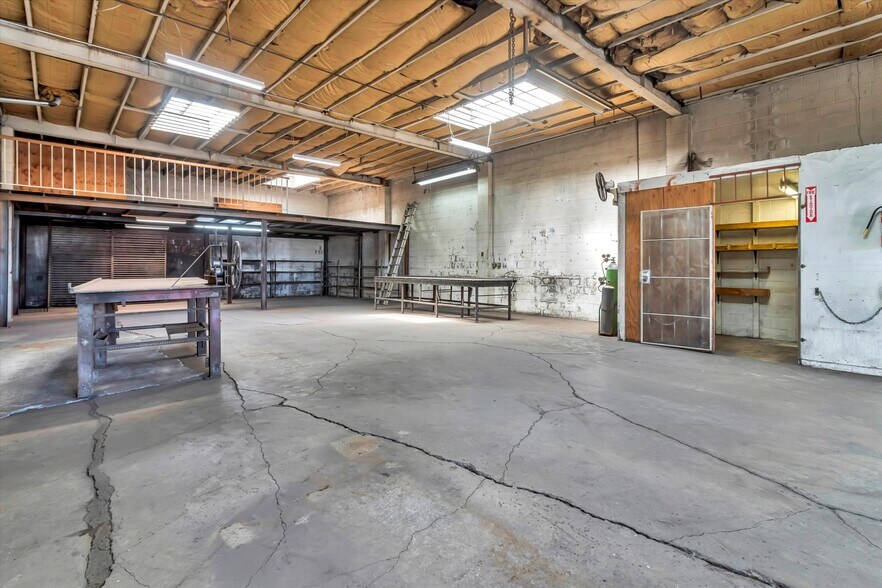 More Photos Of 954 86th Ave, Oakland Manufacturing For Lease