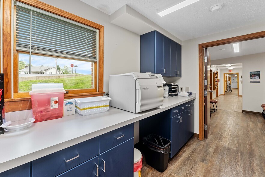 More Photos Of 725 N Pike St, Grafton Office For Sale