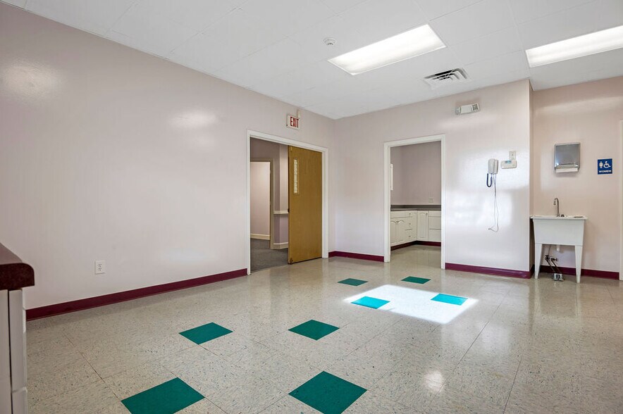 More Photos Of 43 Office Park Dr, Jacksonville Medical For Lease