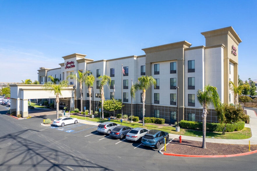 More Photos Of 7941 E Brundage Ln, Bakersfield Hotel For Sale