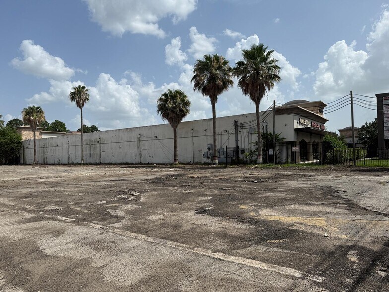 More Photos Of 10015 Main St, Houston Land For Sale