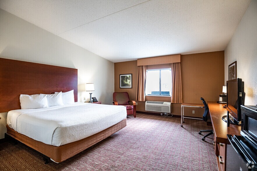 More Photos Of 7815 Nicollet Ave S, Bloomington Hotel For Sale