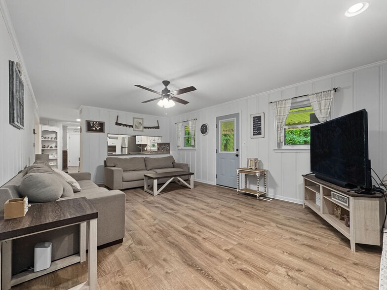 More Photos Of 5602 Highway 69 N, Northport Flex For Sale