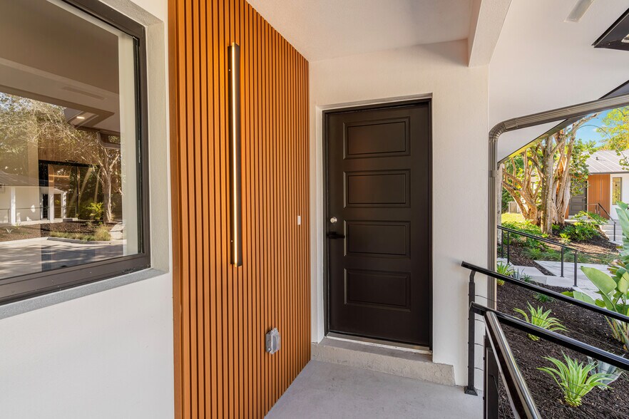 More Photos Of 2616 Lakeview Dr, Naples Apartments For Sale