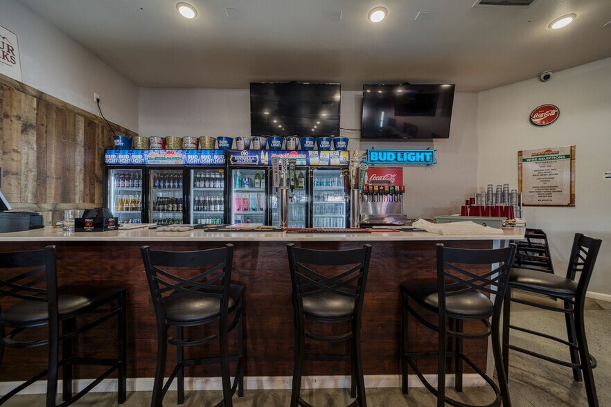 More Photos Of 832 Gemstone Ave, Bullhead City Restaurant For Sale