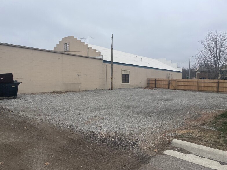 More Photos Of 1603 Main St, Winfield General Retail For Sale