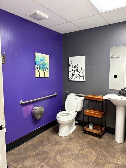 More Photos Of 3219 Apalachee Pky, Tallahassee General Retail For Lease