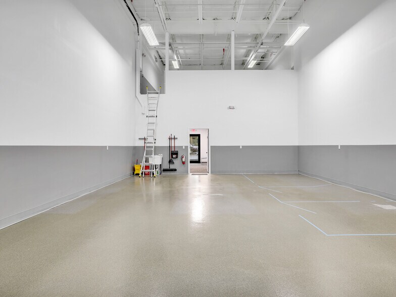 More Photos Of 8801 Business Park Dr, Fort Myers Warehouse For Sale