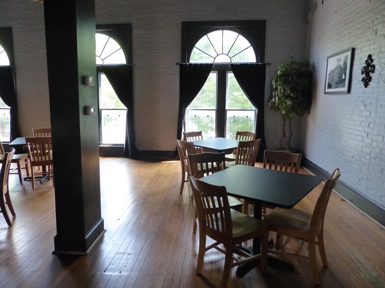 More Photos Of 19-25 W Johnson St, Staunton Storefront Retail Office For Sale
