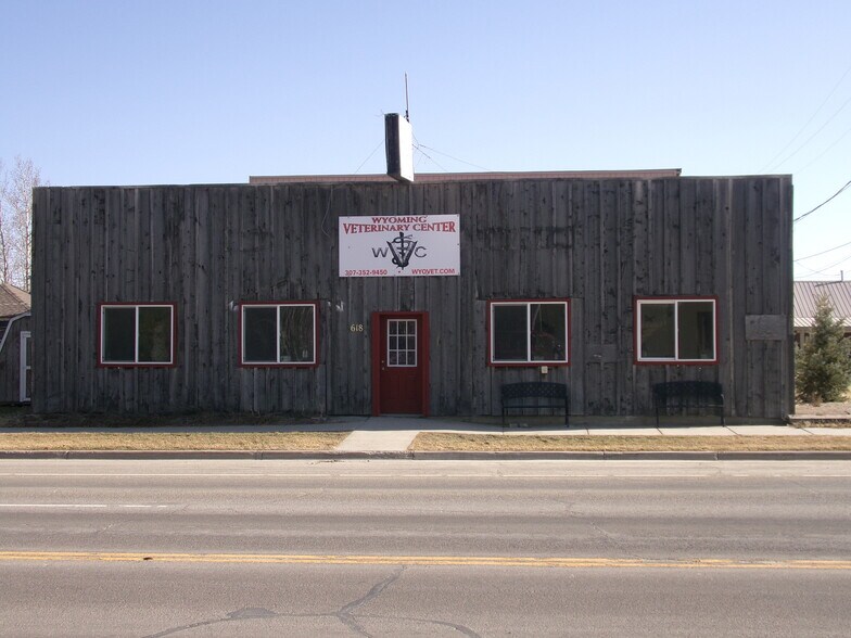 Primary Photo Of 618 W Pine St, Pinedale General Retail For Sale