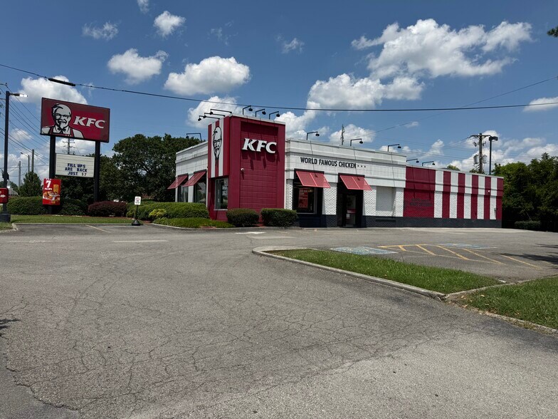Primary Photo Of 1020 Oak Ridge Tpke, Oak Ridge Fast Food For Sale