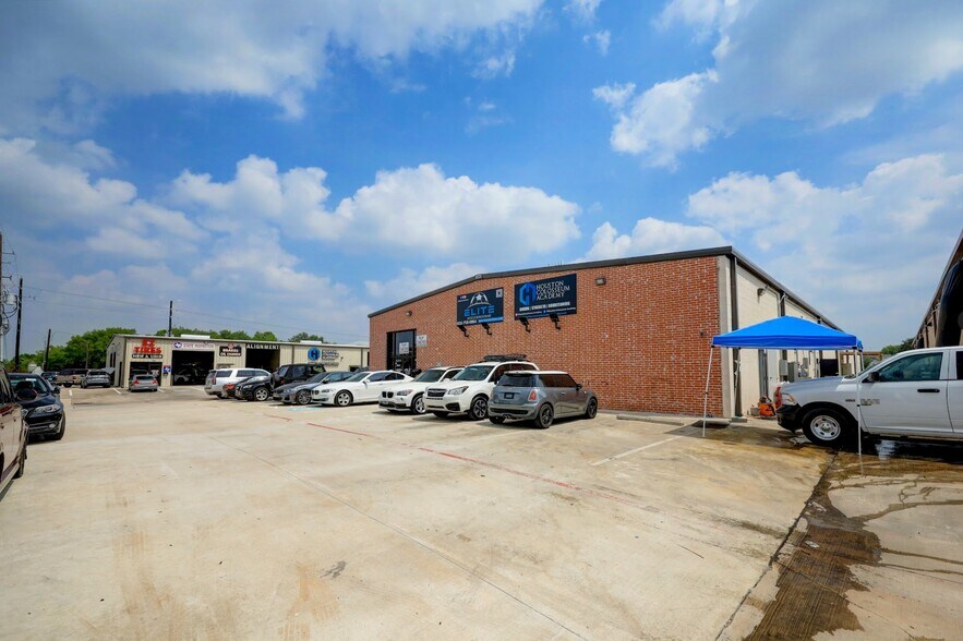 More Photos Of 14929 Westpark Dr, Houston Storefront Retail Office For Lease