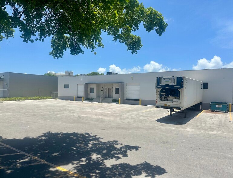 More Photos Of 150 NW 176th St, Miami Warehouse For Lease