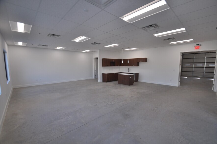 More Photos Of 10555 N County Rd, Frisco Showroom For Lease
