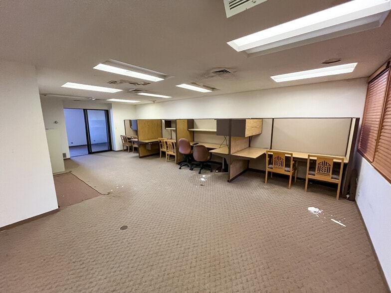 More Photos Of 524 N Main St, South Hutchinson Bank For Sale