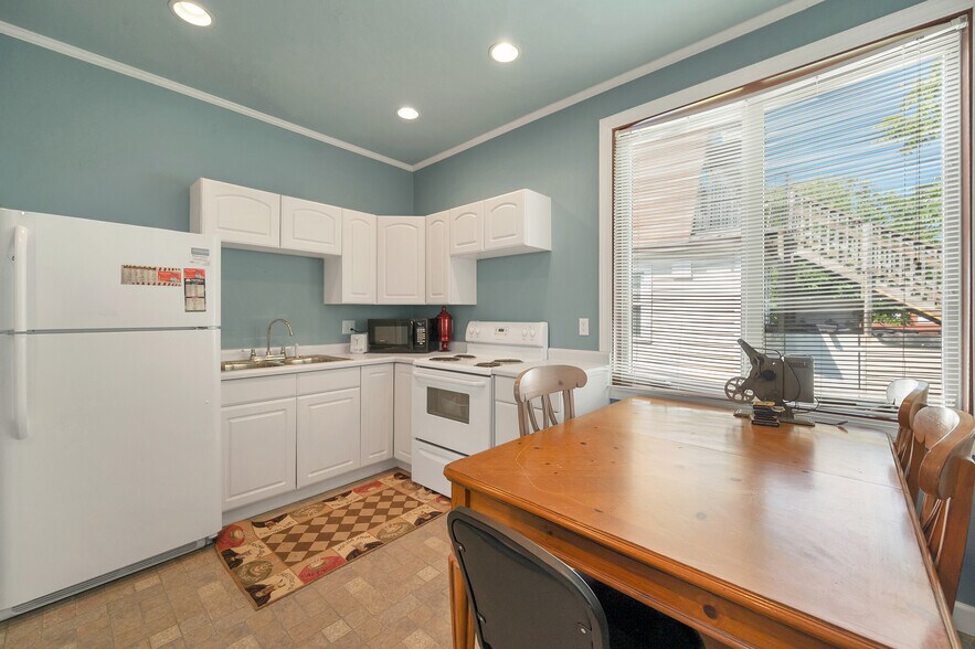 More Photos Of 125 S Quincy St, Green Bay Office For Sale