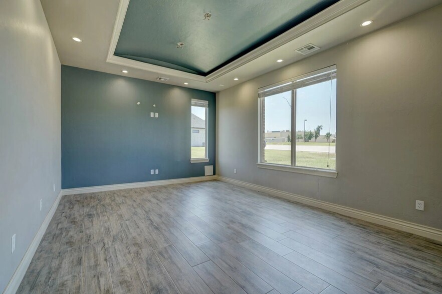 More Photos Of 1933 NW 142nd St, Oklahoma City Office For Sale