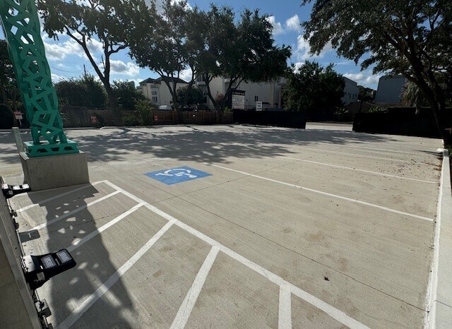 More Photos Of 5712 Val Verde St, Houston Loft Creative Space For Lease