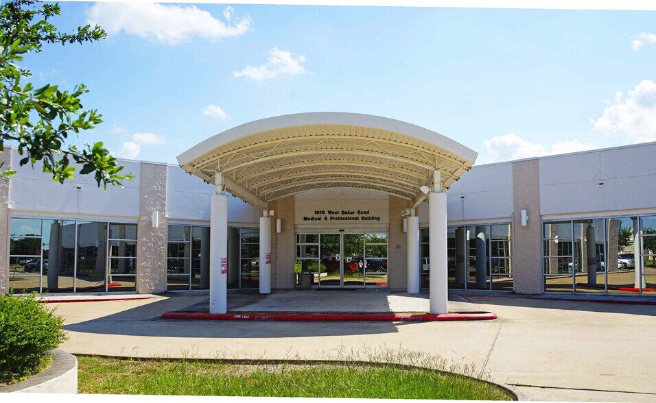 More Photos Of 1010 W Baker Rd, Baytown Medical For Lease