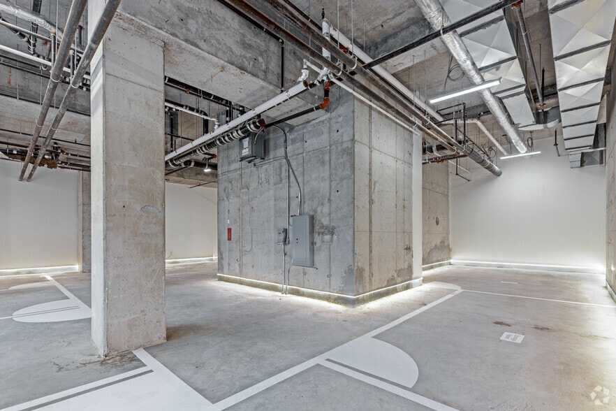 More Photos Of 599 Yonge St, Toronto Apartments For Sale