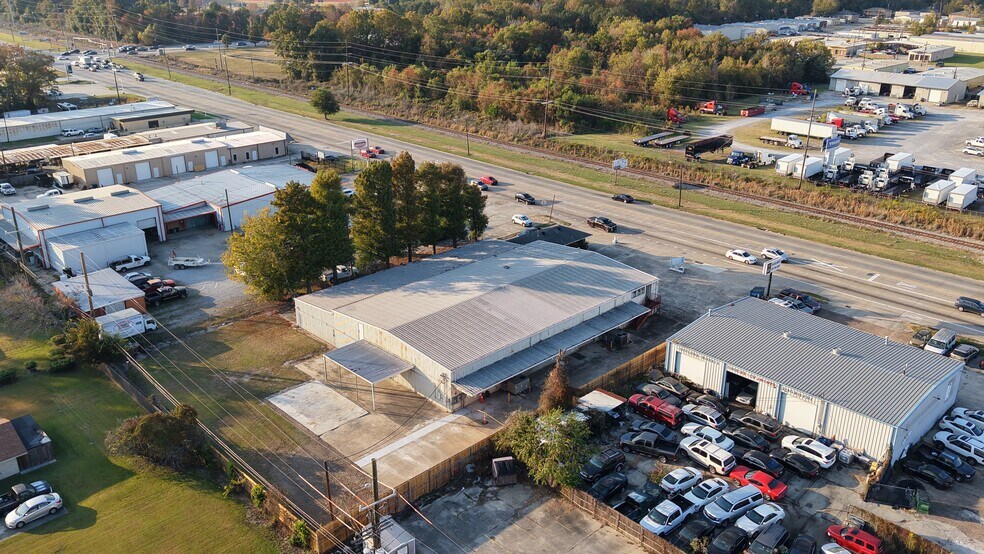 More Photos Of 9170 S Choctaw Dr, Baton Rouge Warehouse For Lease