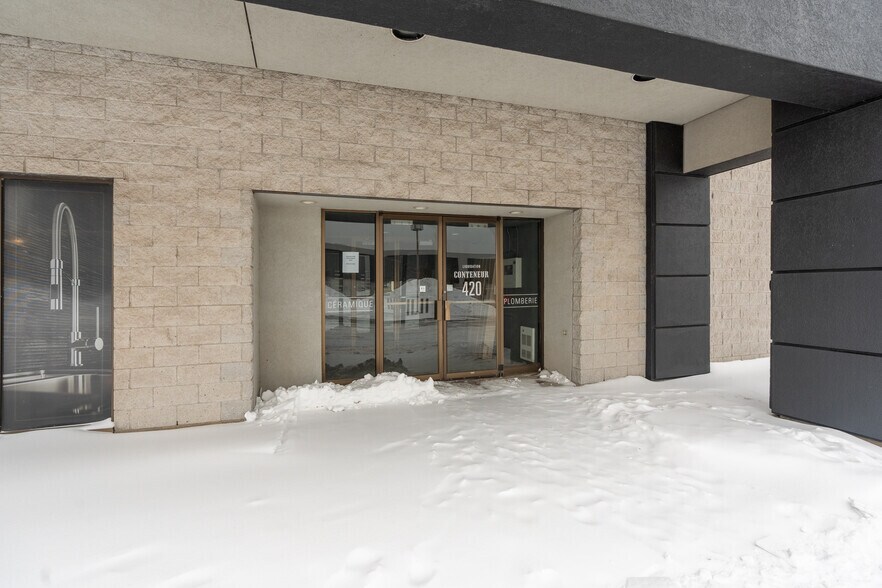 More Photos Of 420 Av Taniata, Lévis General Retail For Sale