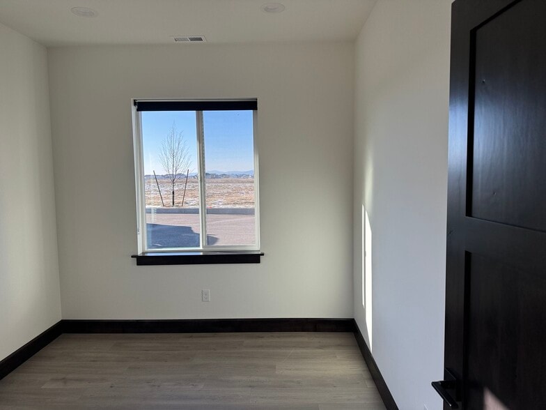 More Photos Of 3141 Bellanca, Hayden Industrial For Lease